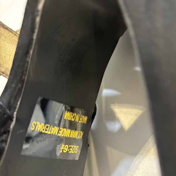 Qupid Black Heel Shoes (6.5) - Picture 2 of 3